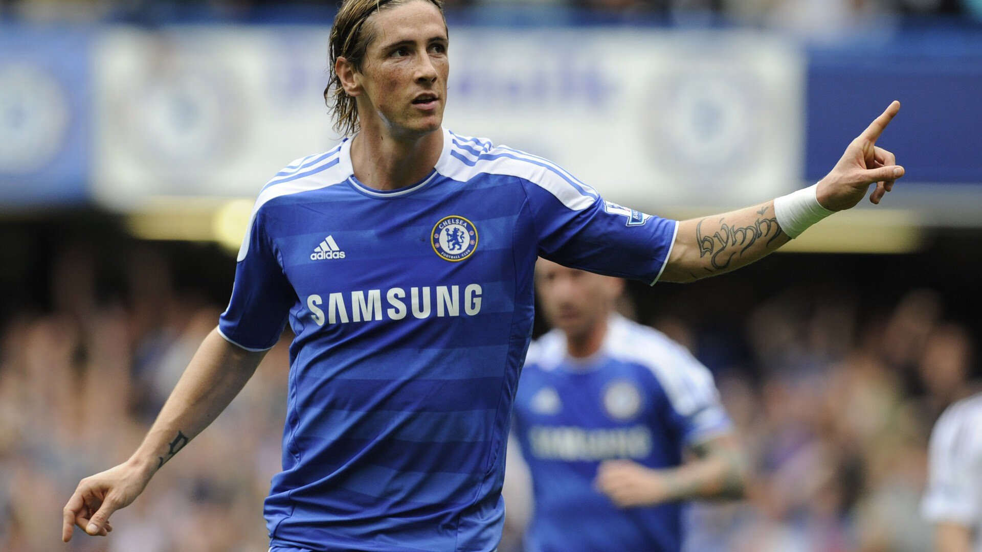 2-1，10人拜仁掀翻大巴黎豪取欧冠4连胜，迪亚斯无敌双响炮染红，蒂亚戈拜仁年薪