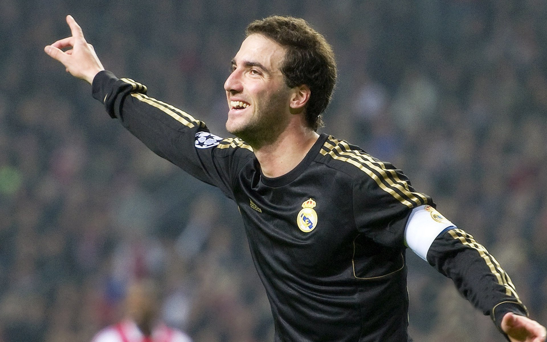 乐鱼体育线上入口-曼城中场控制力成为比赛胜负的关键因素，曼城中场核心是谁